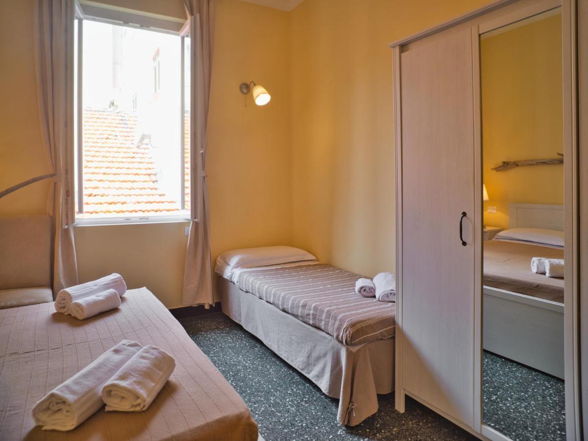 Hotel 2 Passi Dal Mare Finale Ligure Exterior foto